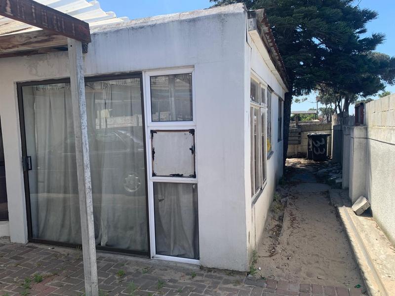 8 Bedroom Property for Sale in Montana Western Cape